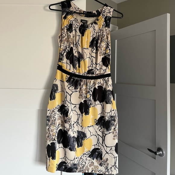 Spring summer dress, beautiful color’s worn once. - Picture 1 of 5